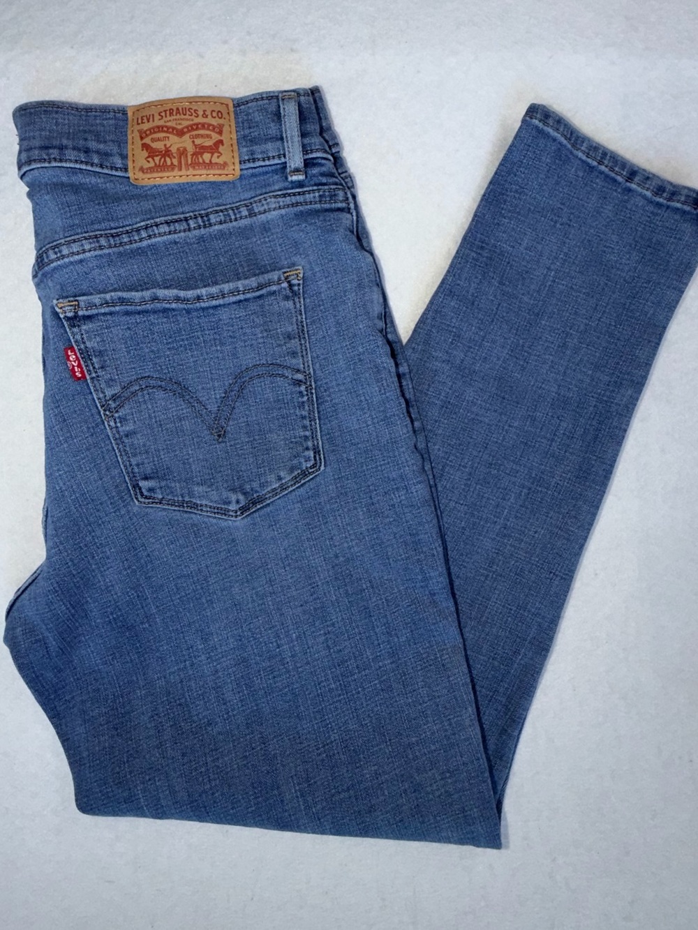 Levi's Classic Crop Blue Straight-Leg Denim Jeans